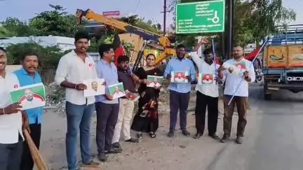 பாளையங்கோட்டை: டிஆர்பி ராஜா குறித்து அவதூறாக பேசிய முன்னாள் அமைச்சர் உதயகுமார் கொடும்பாவியை என் ஜி ஓ காலனி ரவுண்டானாவில் திமுகவினர் எரித்தனர்