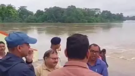 गोलमुरी-सह-जुगसलाई: उपायुक्त ने बाढ़ प्रभावित क्षेत्रों का निरीक्षण किया, राहत कार्यों में तेज़ी लाने के निर्देश दिए