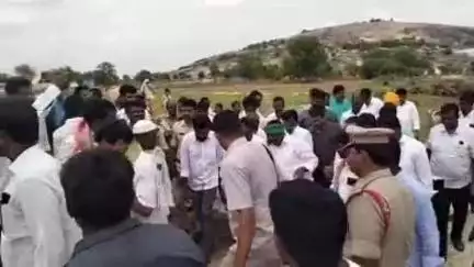 పెద్దవూర: వెలుగు పల్లి లోని రుద్రమ చెరువును పరిశీలించిన ఎమ్మెల్యే మందుల సామెలు