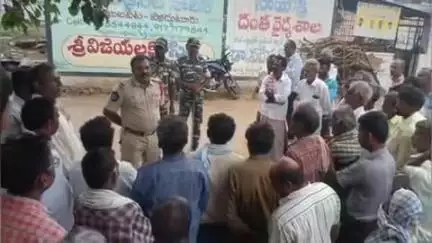 జమ్మలమడుగు: జమ్మలమడుగు : సున్నపురాళ్ల పల్లె పోలీసుల ఫుట్ పెట్రోలింగ్ కార్యక్రమం