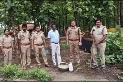बलरामपुर: आबकारी विभाग बलरामपुर द्वारा चलाए गए परिवर्तन अभियान में 20 लीटर अवैध कच्ची शराब बरामद, अभियोग पंजीकृत