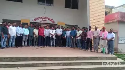 देवरी: देवरी प्रखंड परिसर में शोक सभा का आयोजन, दिवंगत आत्मा की शांति के लिए दो मिनट का मौन