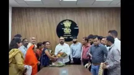 छिंदवाड़ा नगर: परासिया रोड स्थित सांसद कार्यालय में सांसद विवेक बंटी साहू ने पार्टी कार्यकर्ताओं की बैठक ली