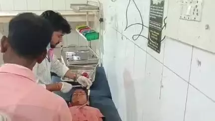 सीतापुर: शास्त्री नगर में साइकिल पर सवार दो बच्चों को युवक ने पत्थर मारकर किया गंभीर रूप से जख्मी