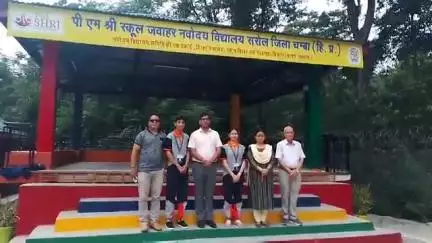 चम्बा: चंबा जिले के दो स्टूडेंट्स ने प्रधानमंत्री नरेंद्र मोदी के स्कूल और होमटाउन का किया अवलोकन