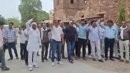 सुजानगढ़: सुजानगढ़ के एसडीएम को सौंपा गया मुख्य सचिव के नाम ज्ञापन