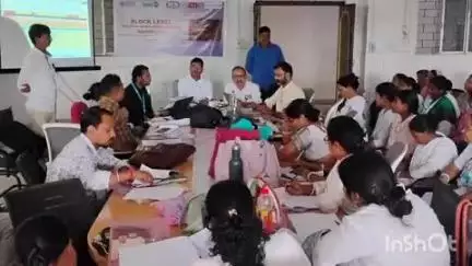 राजमहल: राजमहल अनुमंडलीय अस्पताल परिसर में टीकाकरण कार्य योजना की समीक्षा बैठक आयोजित, आवश्यक दिशा-निर्देश दिए गए