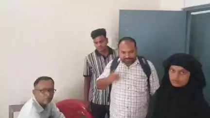 दिघलबैंक: रोफिना खातून ने धनतोला पंचायत से पंचायत समिति सदस्य पद के लिए नामांकन किया दाखिल
