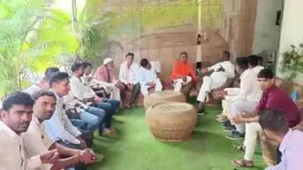 रायसेन: साँची विधायक डॉ. प्रभु राम चौधरी ने निजी निवास पर सुनीं समस्याएँ, अधिकारियों को निराकरण को लेकर किया निर्देशित