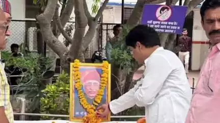 कालापीपल: कालापीपल CHC में मनाई गई पूर्व विधायक मनोहर सिंह की 17वीं पुण्यतिथि, विधायक घनश्याम चंद्रवंशी ने फल किए वितरित