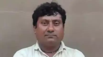 ધોલેરા: ધોલેરામાં દારૂની હેરાફેરી ઝડપાઈ..!  આઇશર ટ્રકમાંથી 2.71 લાખનો વિદેશી દારૂ જપ્ત, એક શખ્સની ધરપકડ