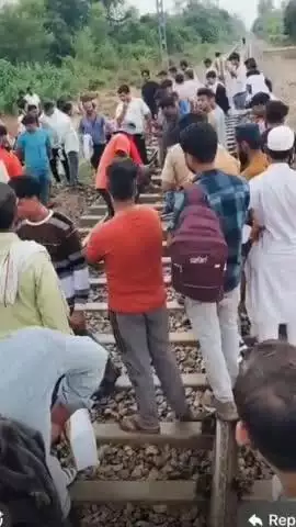 सफीपुर: सफीपुर : किशोर की सतर्कता से टला बड़ा रेल हादसा: उन्नाव में बाल वीर ने बचाईं सैकड़ों जानें-अचानक धंसा ट्रैक।