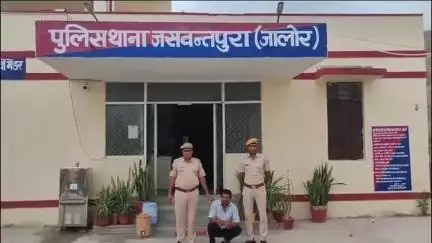 जसवंतपुरा: ऑपरेशन अखरोट के तहत जसवंतपुरा पुलिस ने की कार्रवाई, अवैध बजरी खनन प्रकरण में वांछित ट्रैक्टर मालिक को किया गिरफ्तार