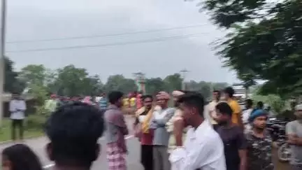 फरसाबहार: फरसाटोली में दर्दनाक हादसा: ट्रक की टक्कर से युवक की मौत, शव को कई मीटर तक घसीटा गया