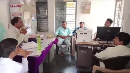 అకడమిక్ హవర్స్ లో ఎం ఆర్ సి కి వెళ్లడానికి కూడా ఉపాధ్యాయులకు పర్మిషన్ లేదు: మదనపల్లి డి వైఈఓ లోకేశ్వర్ రెడ్డి