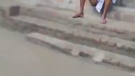 शिवसागर: शिवसागर प्रखंड क्षेत्र के कोनार गाँव की गलियों में बारिश का पानी जमा होने से सैकड़ों ग्रामीण परेशान