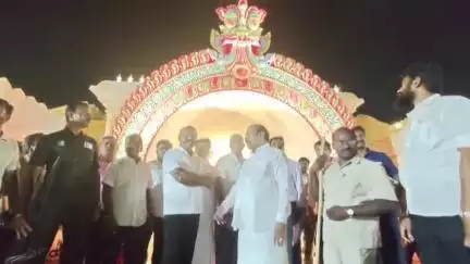 எழும்பூர்: மின் ஒளியில் மின்னும் சென்னையின் அடையாளம் வள்ளுவர் கோட்டை - என்னென்ன சிறப்பு அம்சம் இருக்கு தெரியுமா?