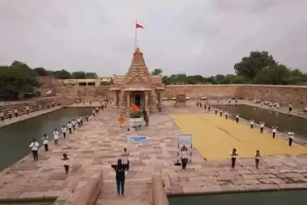 થાનગઢ: તરણેતર મંદિર ખાતે યોગ નિર્દેશનની આયોજન કરાયું.