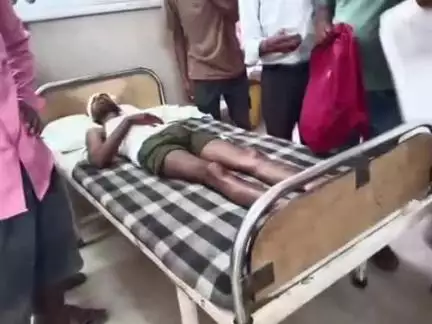 फतेहपुर: सदर के NH-2 में अज्ञात चार पहिया वाहन की टक्कर से बाइक सवार मां-बेटा घायल, बेटे की गंभीर हालत में कानपुर रेफर