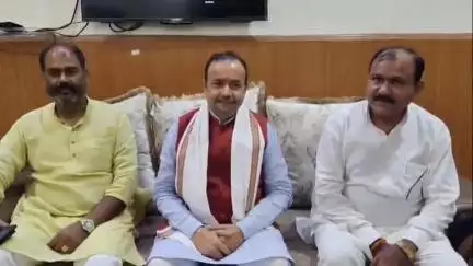 बरेली: बरेली सर्किट हाउस पहुंचे सहकारिता मंत्री जेपीएस राठौर ने अखिलेश यादव पर जमकर बोला जुबानी हमला