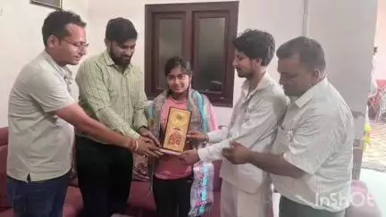 नजीबाबाद: अंतरराष्ट्रीय वैश्व महा सम्मेलन में जनपद बिजनौर का प्रतिनिधिमंडल नजीबाबाद से शादिपुर पहुंचा, तीरंदाज निष्ठा गुप्ता को सम्मानित किया