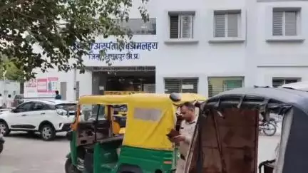 बड़ा मलेहरा: 407 वाहन ने बाइक को मारी टक्कर, एक की मौत, एक घायल