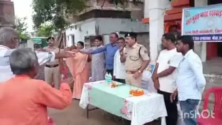 धमतरी: ग्राम रत्नाबांधा में नशा मुक्त भारत पखवाड़ा का आयोजन, कोतवाली टिआई ने ग्रामीणों को दिलाई नशामुक्ति की शपथ