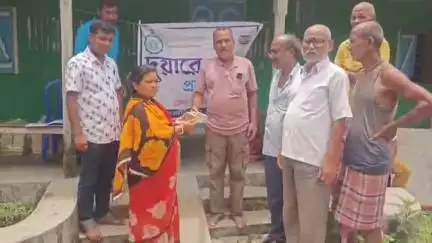 কোচবিহার ২: রেশনের মাধ্যমে মরিচবাড়ি খোলটা এলাকায় জনগণের কাছে পৌঁছে দেওয়া হল জগন্নাথ দেবের প্রসাদ
