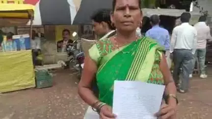 प्रतापगढ़: दरछुट गांव की महिला ने गांव के चार दबंगों के खिलाफ गैंगस्टर कार्रवाई के लिए एसपी को दिया प्रार्थना पत्र