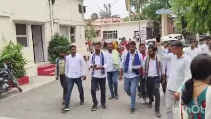 रामपुर मनिहारन: अनंतमऊ गांव में शराब ठेका खोले जाने के विरोध में हंगामा, महिलाओं ने जताया आक्रोश,डीएम कार्यालय पर प्रदर्शन#jansamasya