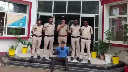 बड़वानी: बड़वानी कोतवाली पुलिस ने जिला पंचायत की महिला कर्मचारी पर जानलेवा हमला करने वाले आरोपी को किया गिरफ्तार