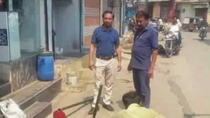 जावरा: नपा के जवाबदार नाली पर खड़े होकर फोटो खिंचवाते हैं, हकीकत में नालियां जाम और गंदा पानी उगल रही हैं