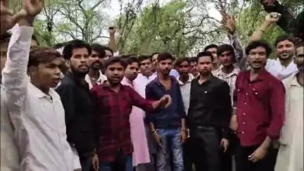 बडोनी: ग्राम सेवनी में युवक को 4 लोगों ने जान से मारने की धमकी दी, कुशवाहा समाज ने एसपी कार्यालय में बड़ोनी SDOP को सौंपा ज्ञापन