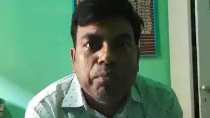 बलिया: बलिया में तीन बकरी वितरण योजना के तहत 6 लाभार्थियों को बकरियां वितरित की गईं