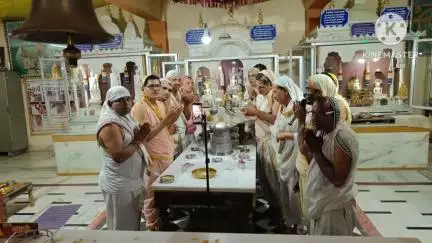 *21 वें तीर्थंकर नमिनाथ भगवान का जन्म और तप कल्याणक उत्साह पूर्वक मनाया* 
हम अपने आपको नहीं दूसरे को देखते हैं, धर्म चर्