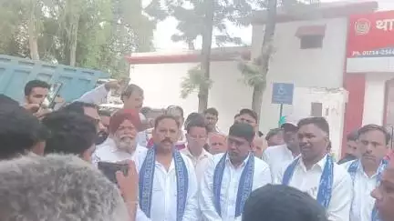 बहुजन समाज पार्टी परदेशाध्यक्ष कृष्ण जमालपुर पहुचे रायपुररानी थाने में हंगोला इंसाफ दिलवाने