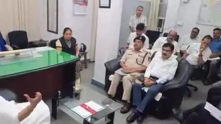 टीकमगढ़: न्यायालय परिसर में साथी अभियान व संवाद इकाइयों के अंतर्गत बैठकों का आयोजन, कलेक्टर SP रहे मौजूद
