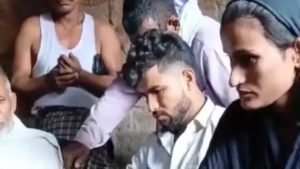 नरकटियागंज: नरकटियागंज में पकड़ुआ विवाह की तरह दो प्रेमी जोड़ों का हुआ निकाह