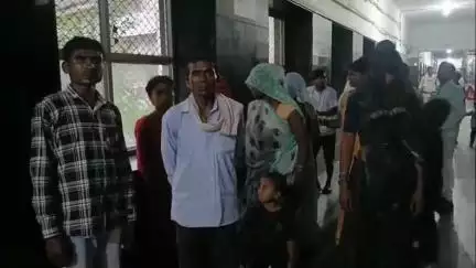 सतना के कुआं गांव में जमीनी रंजिश पर दबंगों ने आदिवासी परिवार पर किया जानलेवा हमला, पीड़ित अस्पताल में भर्ती