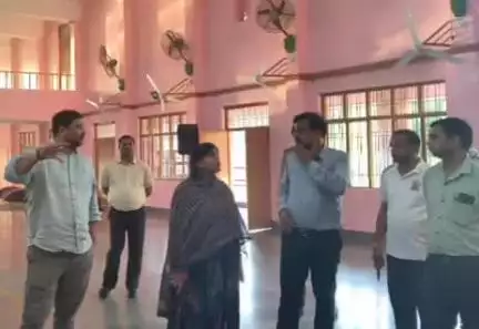 सीतापुर: सेक्रेड हार्ट स्कूल में 21 जून को होने वाले अंतर्राष्ट्रीय योग दिवस कार्यक्रम स्थल का जिलाधिकारी ने किया निरीक्षण