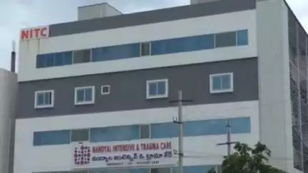 పలుకూరు గ్రామంలో ప్రేమ వ్యవహారంలో అమ్మాయి కుటుంబ సభ్యులు బెదిరిస్తున్నారంటూ ఓ యువకుడు ఆత్మహత్యయత్నం