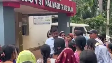 साजा: कांकेर जिला में मितानी की निर्मम हत्या को लेकर साजा क्षेत्र के मिटाने ने एसडीएम को सौंपा ज्ञापन, मुआवजे की की मांग