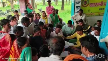 तोपचांची: तोपचांची प्रखंड के मांनटाड में विधायक जयराम महतो ने लगाया जनता दरबार