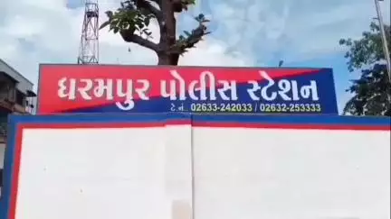 ધરમપુર: નાનાપોઢા રોડ બારોલીયા પાસે એમ્બ્યુલન્સ અને બાઈક વચ્ચે અકસ્માત સર્જાયો