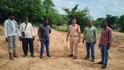 మనోహరాబాద్: కిష్టాపూర్ గ్రామ శివారులో ఇసుక ఫిల్టర్ లపై దాడులు, ఇసుక సీజ్ : తహశీల్దార్ శ్రీనివాస్