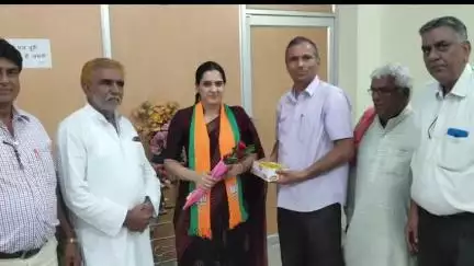 मलसीसर: नवनियुक्त भाजपा जिलाध्यक्ष हर्षिनी कुलहरी का मंडावा में भाजपा कार्यकर्ताओं ने किया जोरदार स्वागत