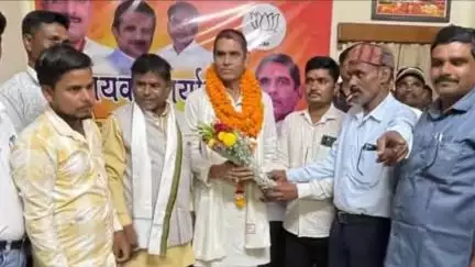 मैहर: सारंग गांव में ग्रामीणों ने मैहर विधायक श्रीकांत चतुर्वेदी का किया स्वागत, समस्याओं का ज्ञापन सौंपा