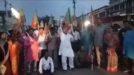 পটাশপুর ১: এগরা বজকুল রাজ্য সড়কের মঙ্গলামাড়োতে বিজেপির পথ অবরোধ ও বিক্ষোভ
