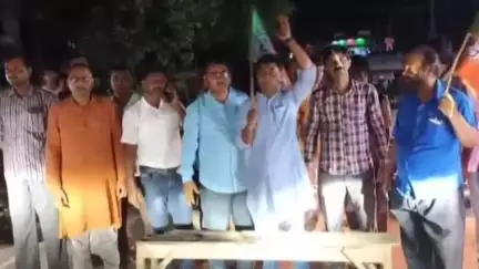 চণ্ডীপুর: BJP রাজ্য সভাপতি ডক্টর সুকান্ত মজুমদার এর উপরে আক্রমণের প্রতিবাদে বাজকুল এগরা রাজ্য সড়ক অবরোধ কর্মসূচি অনুষ্ঠিত হলো