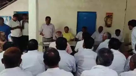 அவிநாசி: பெருமாநல்லூர் கொண்டத்து காளியம்மன் கோவில் கோவில் மறு சீரமைப்பு பணிகள் குறித்த ஆலோசனைக் கூட்டம் கோவில் வளாகத்தில் நடைபெற்றது